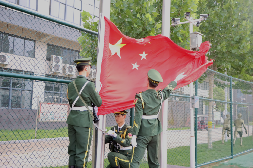 郑航实验高级中学举行升旗仪式